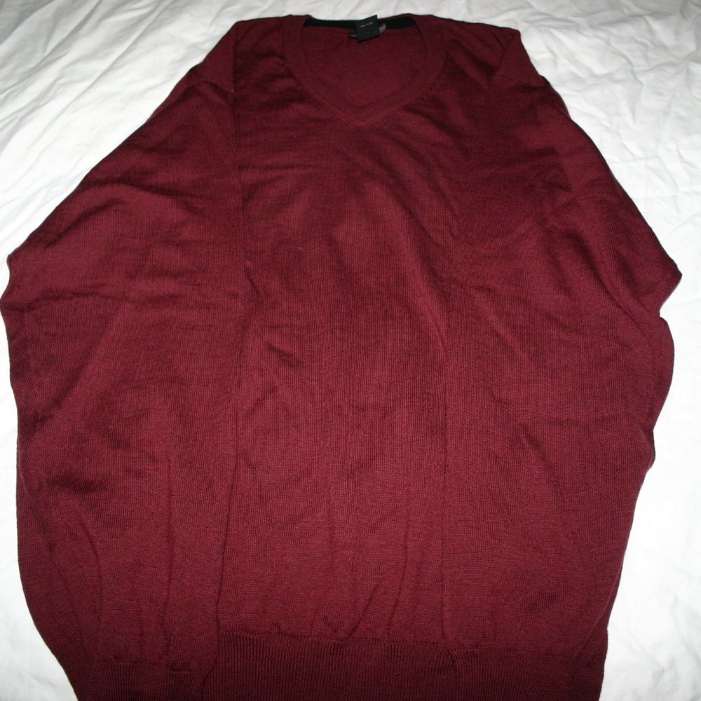 Merino wool V Neck sweater. Plumb color. Jos A Bank Soft, thin and warm. In XL